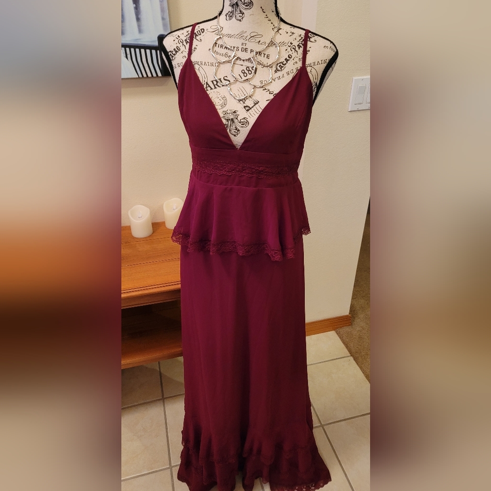 LULU'S || Burgandy Wine Formal Ruffle & Lace Dress - Women's  Size M